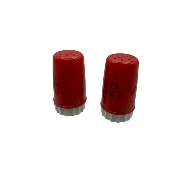 Vintage Jim Kelleys Nugget Reno Casino Salt & Pepper Shakers Red Plastic - Picture 3 of 4
